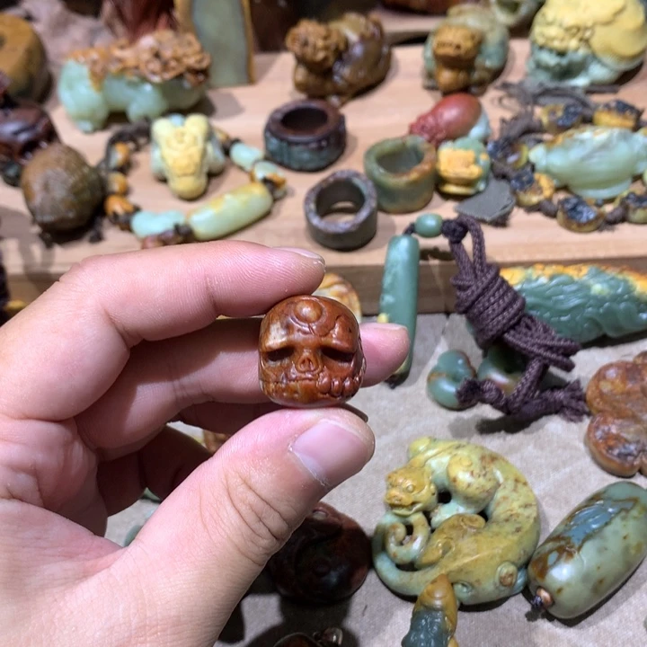 未镶嵌岫岩河磨玉（透闪石质玉）挂件