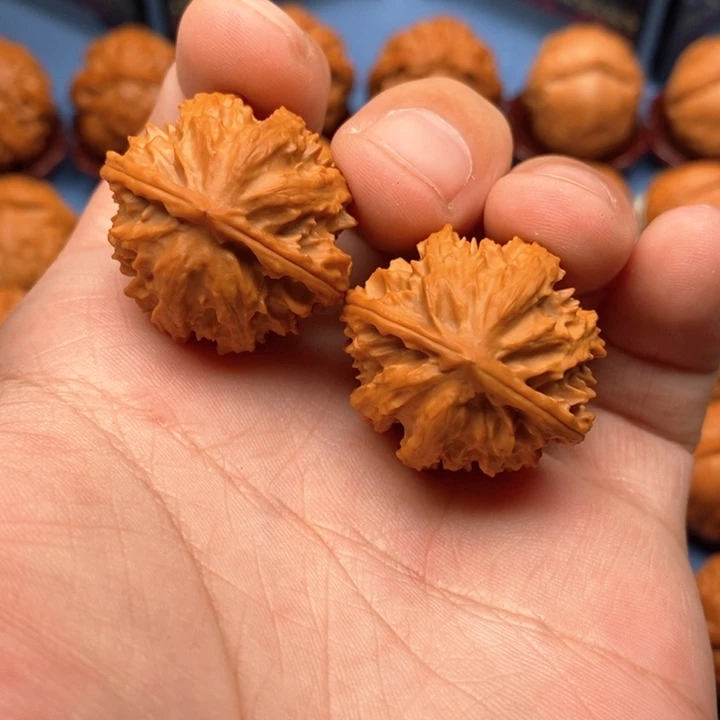 文玩核桃把件狮子