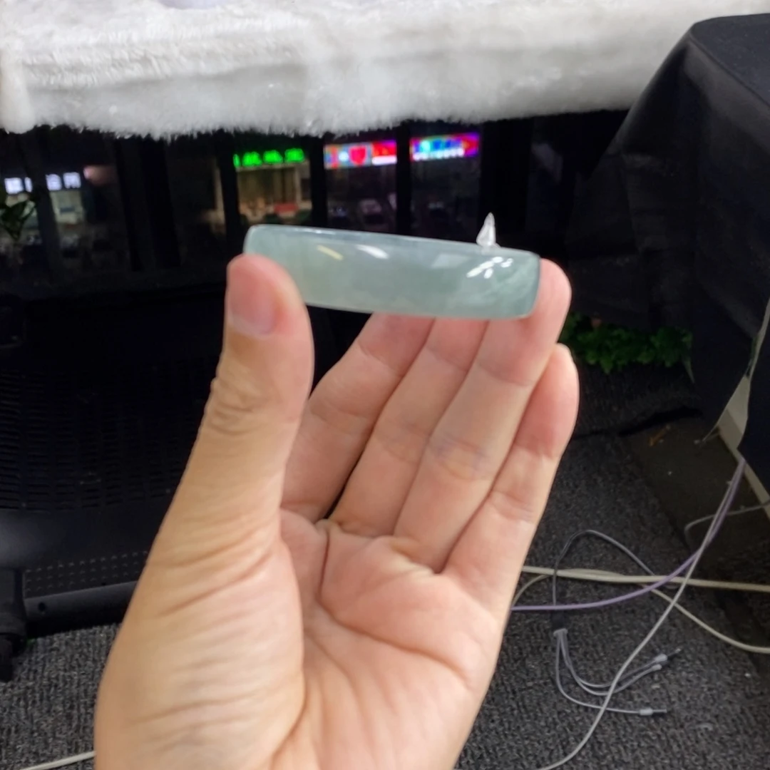翡翠手镯未镶嵌翡翠