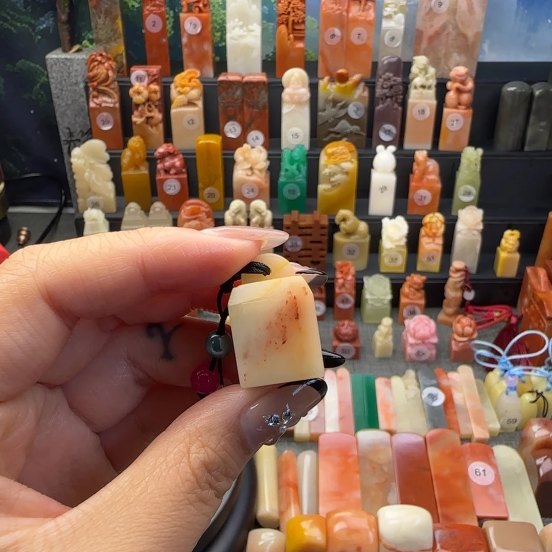 寿山石印石芙蓉钮