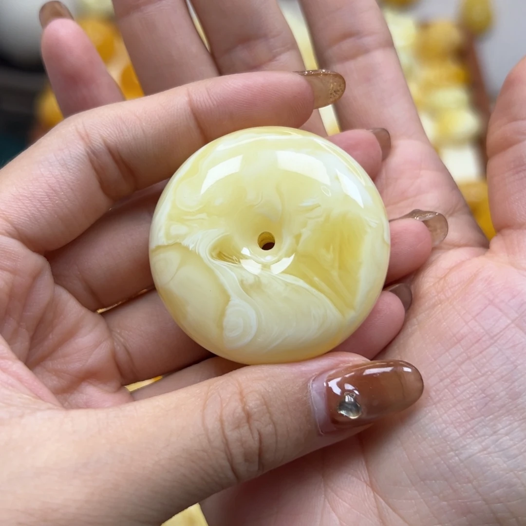 老***钱未镶嵌颈饰琥珀蜜蜡