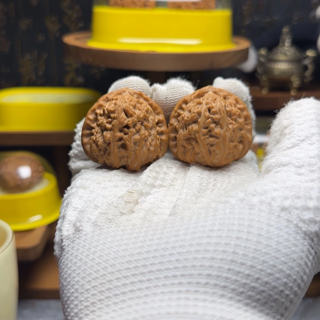 文玩核桃把件三角白