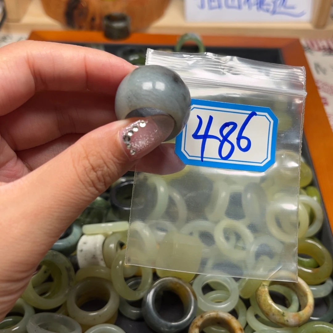 用***4蛇纹石玉未镶嵌珠宝奇石