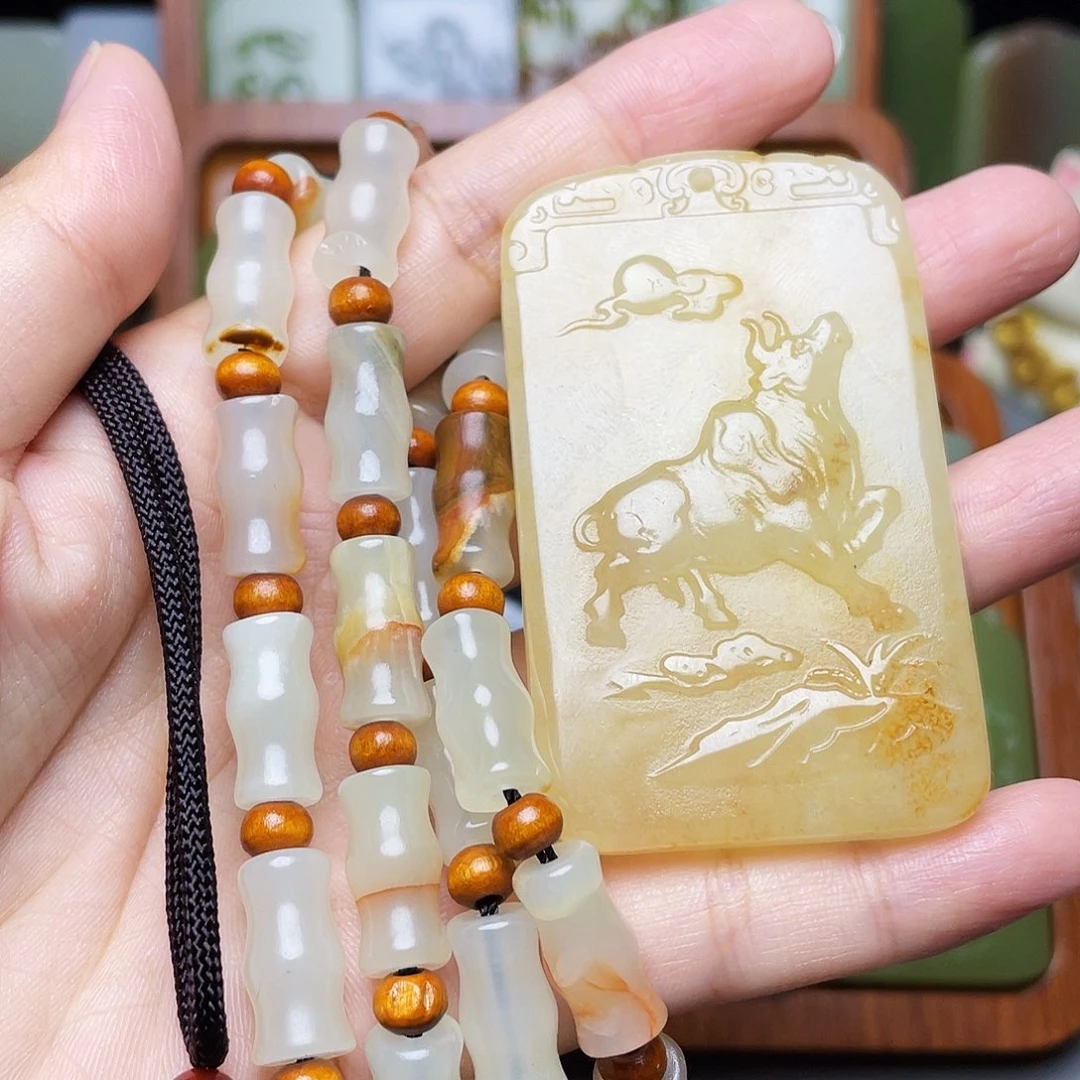 鸿***图新疆昆仑山脉料生肖牛