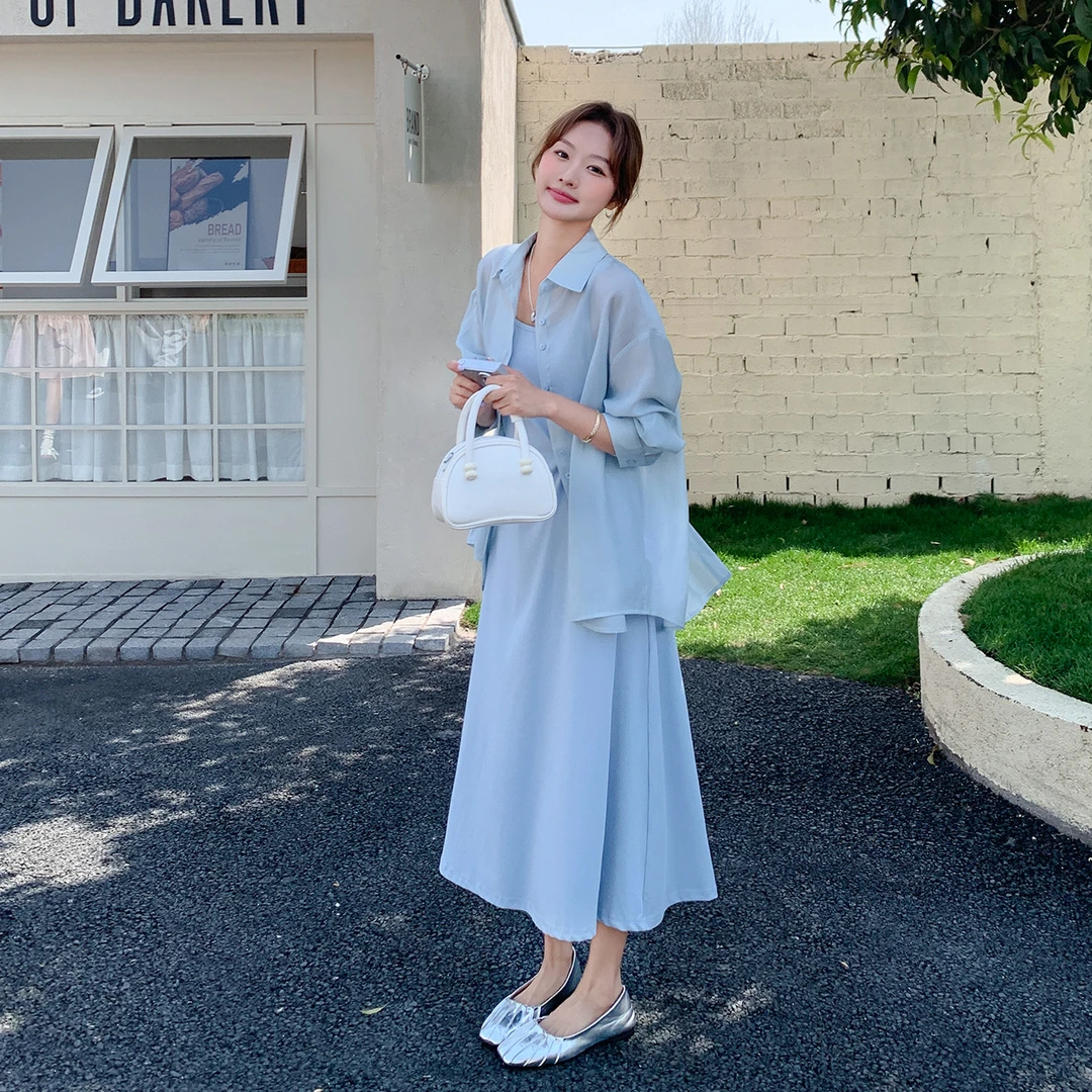早秋蓝色韩系系极简风穿搭2025新款通勤后背镂空衬衫吊带裙两件套