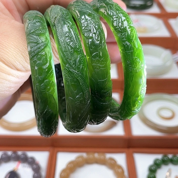 和田玉（碧玉）未镶嵌手镯菠菜绿（多样性发其一）