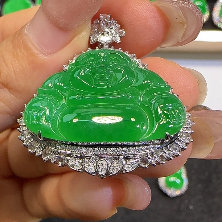 翡翠18K金镶嵌颈饰佛公