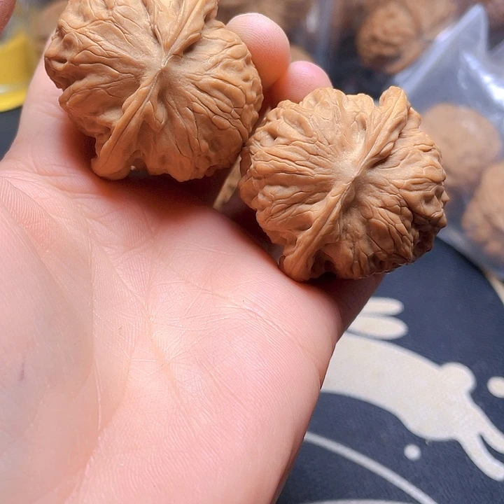 文玩核桃吊坠野狼狮子头