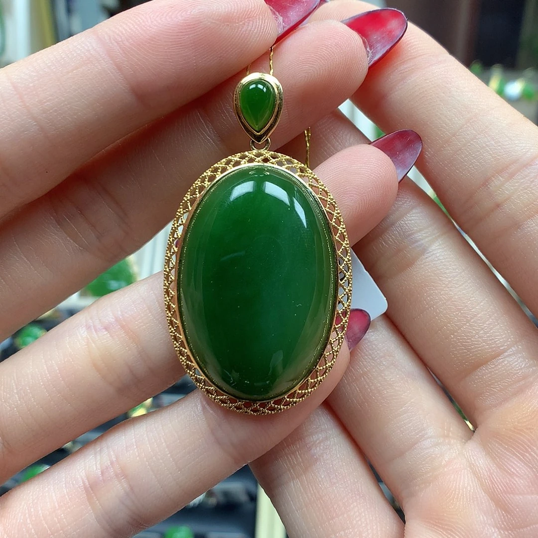 颈饰18K金镶嵌和田玉20×30