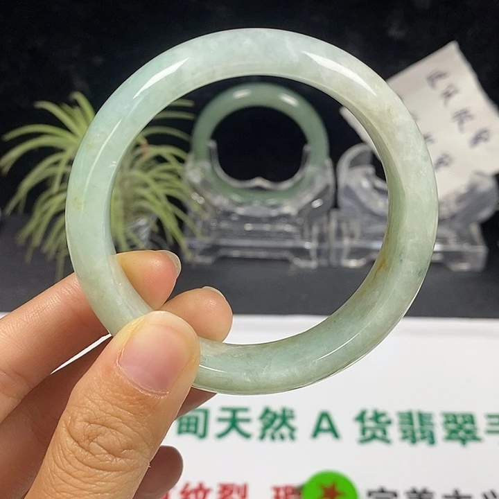 未镶嵌手镯翡翠8号。 55圈