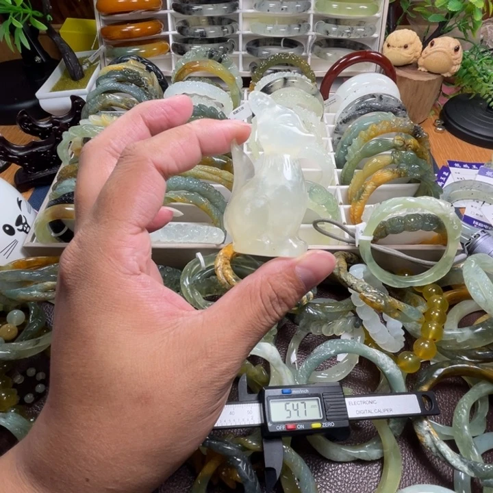未镶嵌蛇纹石玉颈饰