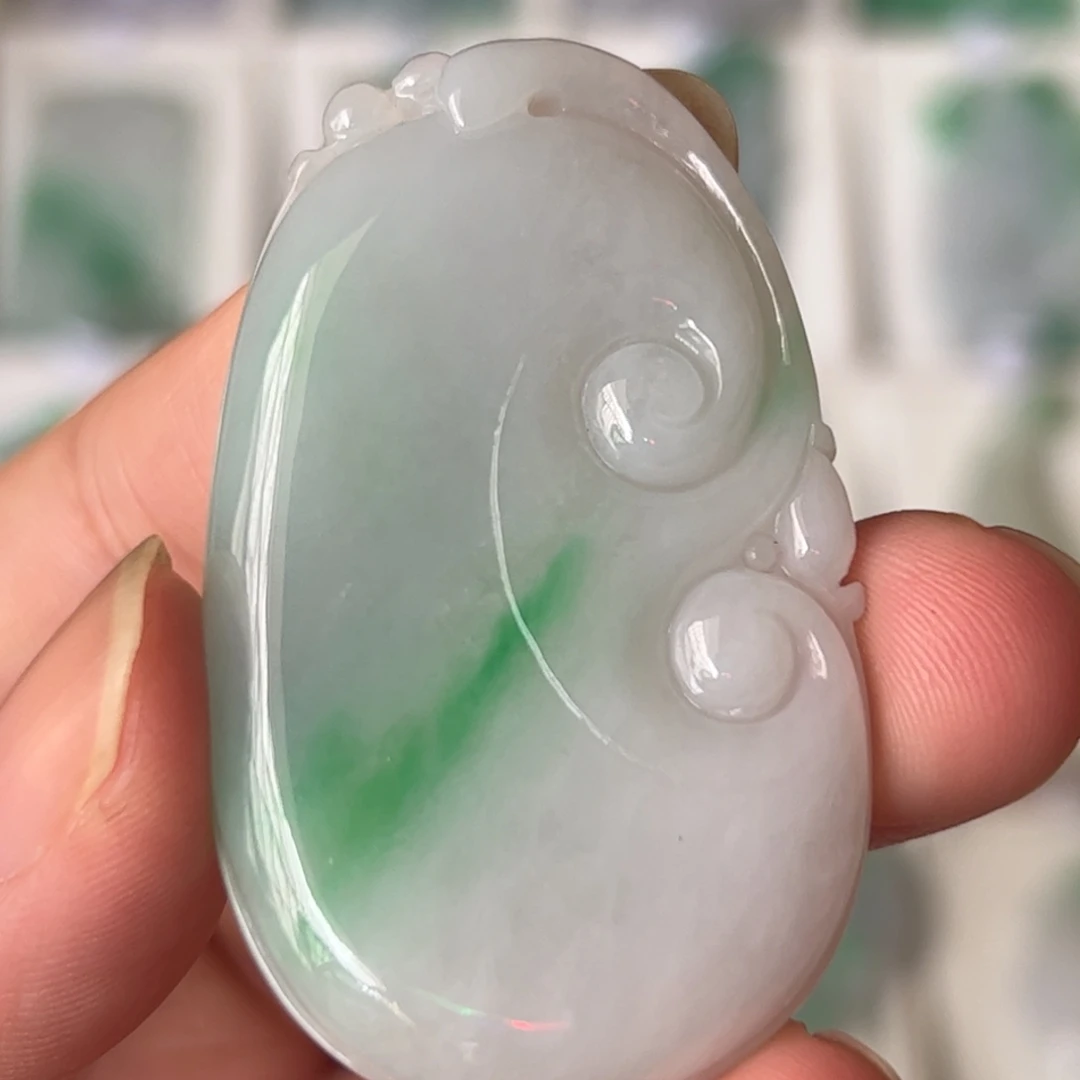 翡翠未镶嵌颈饰如意