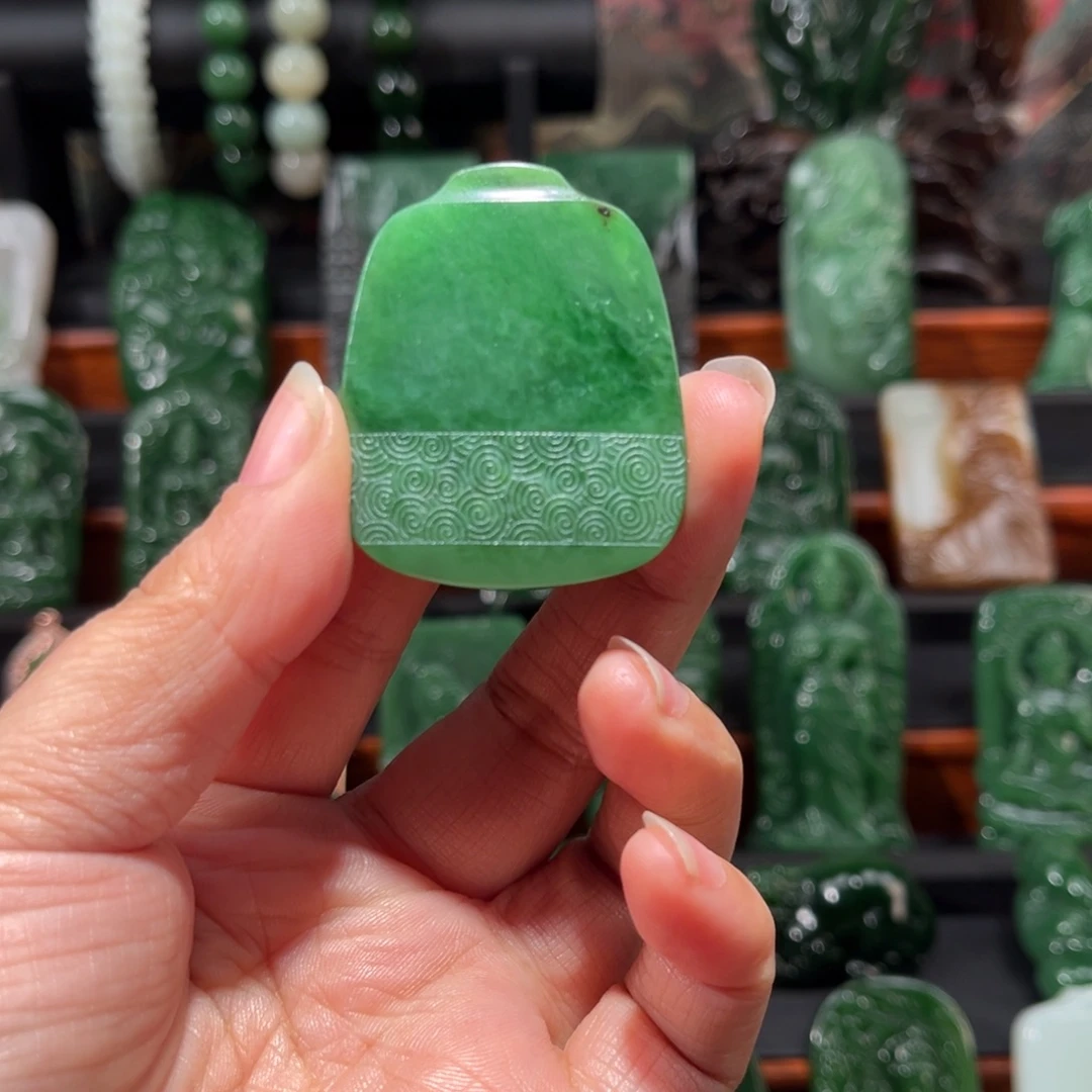 喜***洋和田玉（碧玉）未镶嵌颈饰