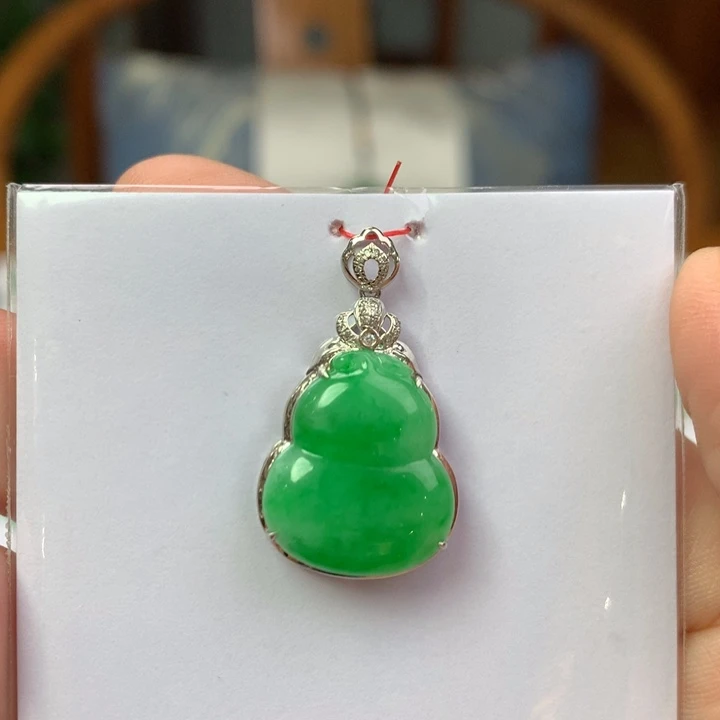 翡翠18K金镶嵌颈饰翡翠吊坠