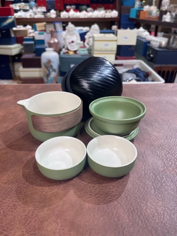 当代 280路宝牛油果绿一壶二杯旅行茶具