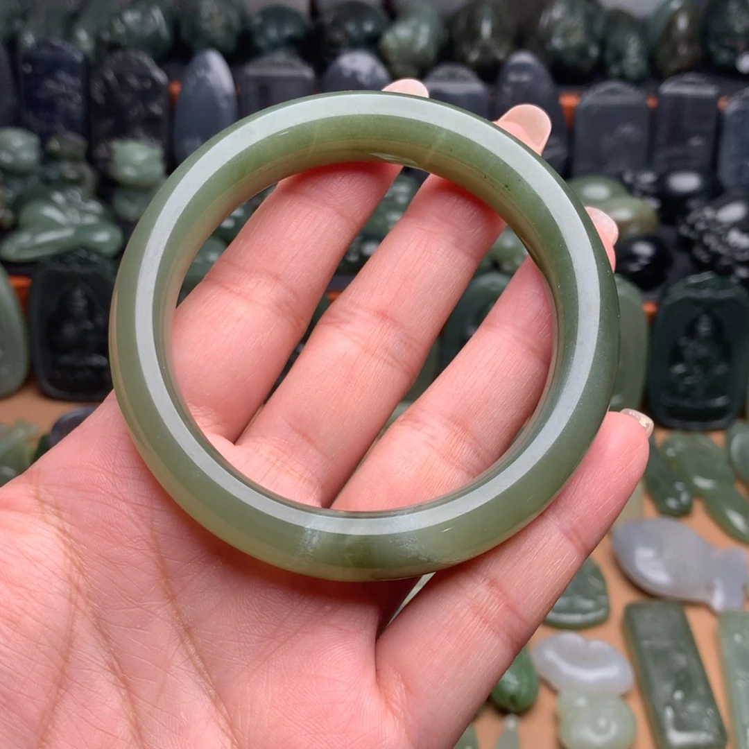 皮***兵颈饰未镶嵌和田玉