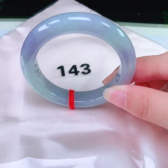 翡翠手镯未镶嵌翡翠手镯