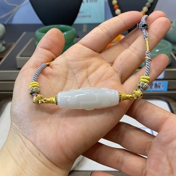 石英岩玉未镶嵌颈饰