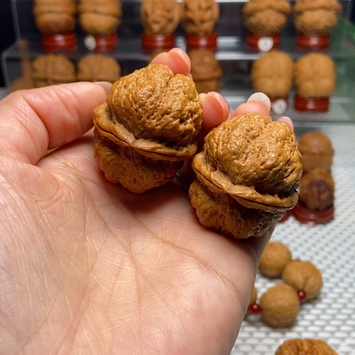 热***情文玩核桃把件2蚂蚁古树开背王