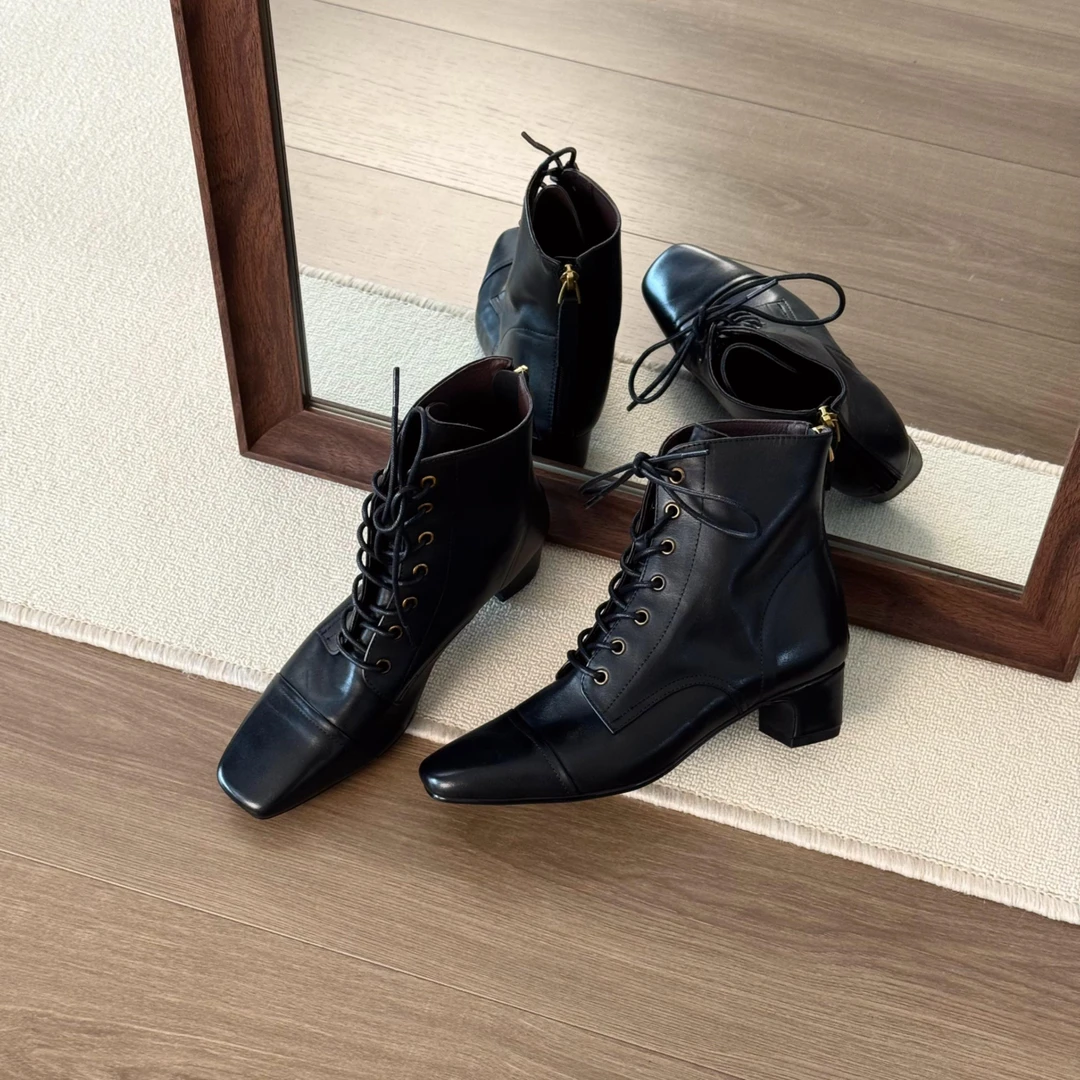 HUSSLOVE 头层牛皮·跟高4CM·法式复古摩登方头粗跟系带拉链短靴