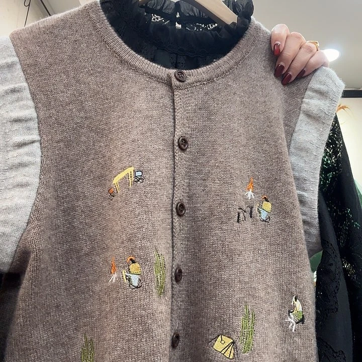 路***金72658、杏色，羊毛衫，
