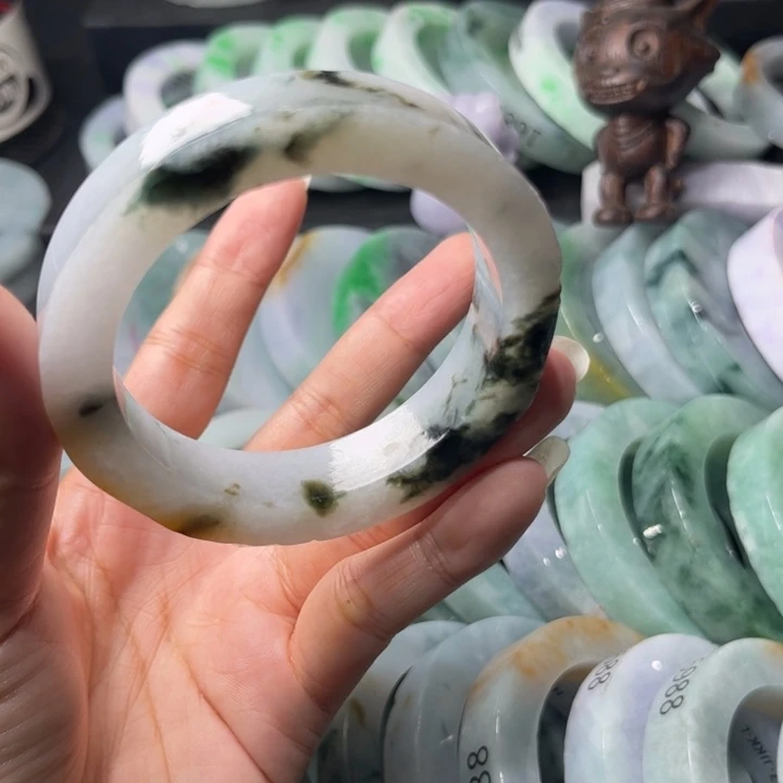 定制翡翠未镶嵌手镯