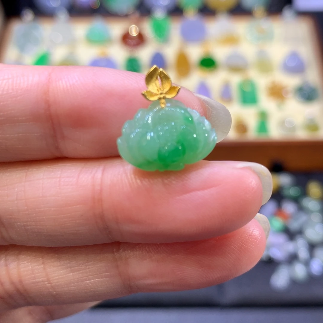 颈饰18K金镶嵌翡翠