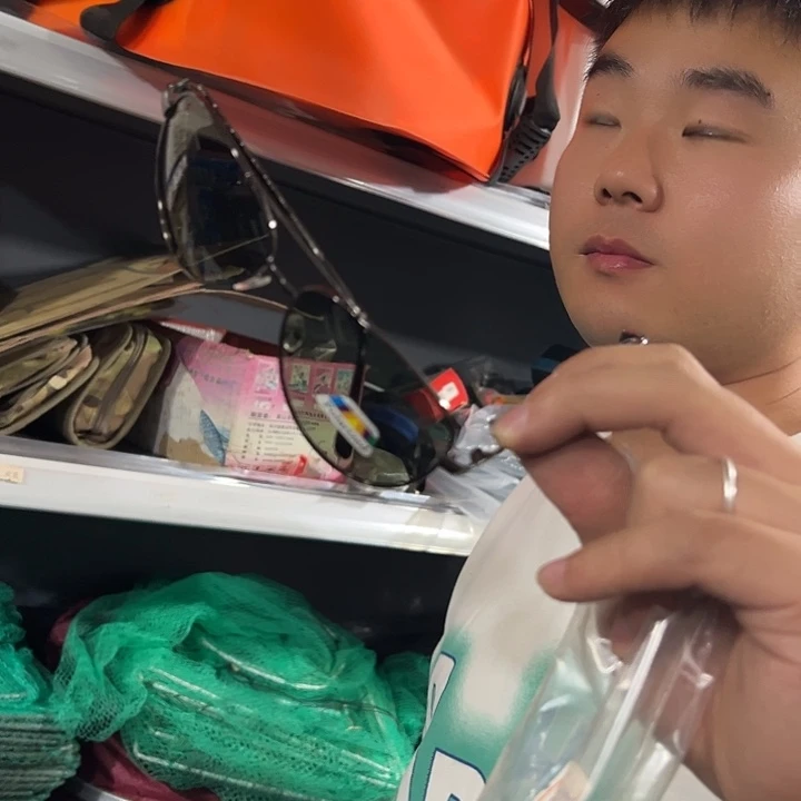 偏光镜如图所示发一个