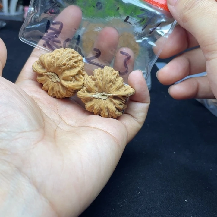 文玩核桃把件是***?密纹