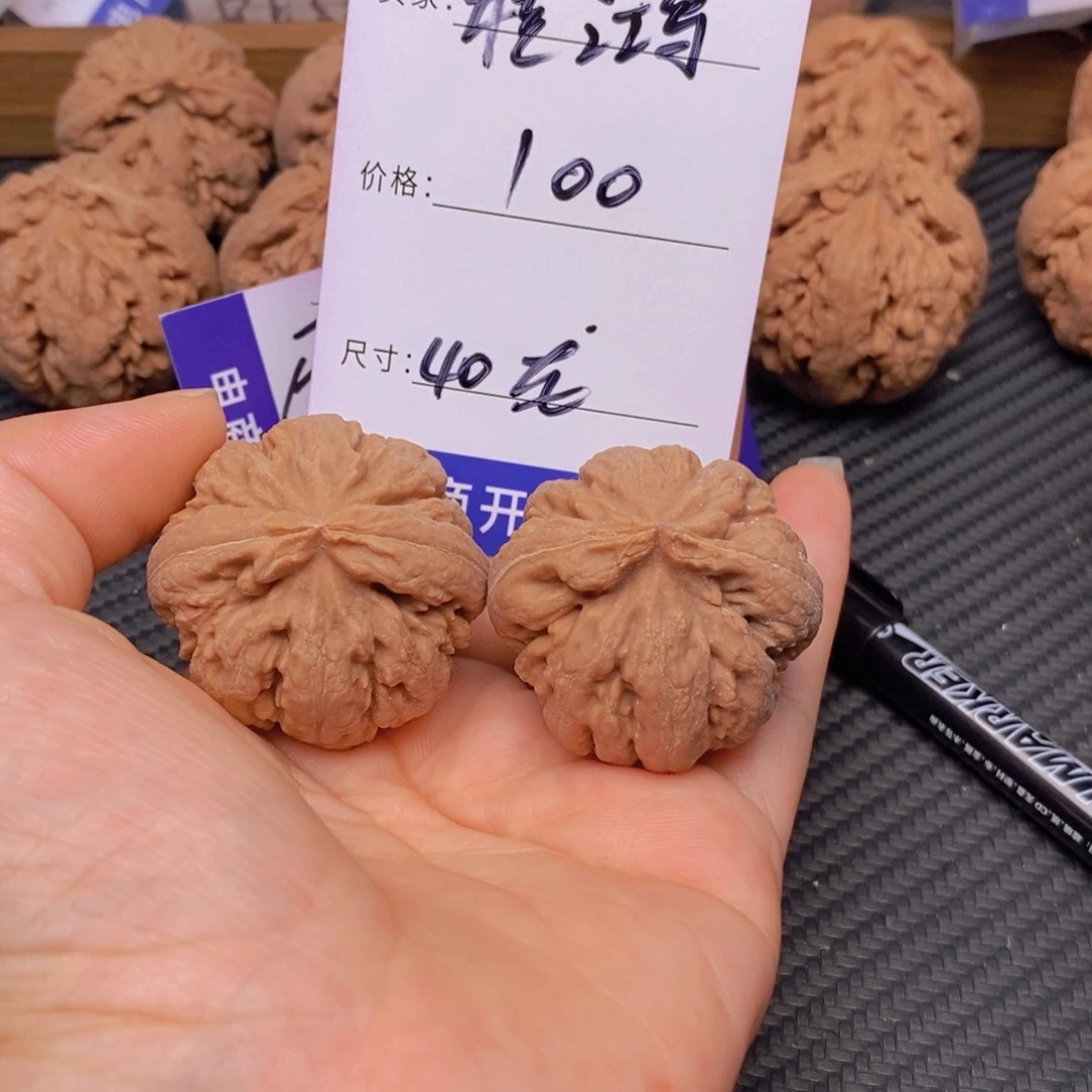 桂***物文玩核桃霸王龙核桃