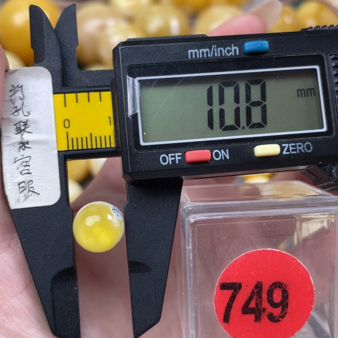 蜜蜡未镶嵌珠宝奇石