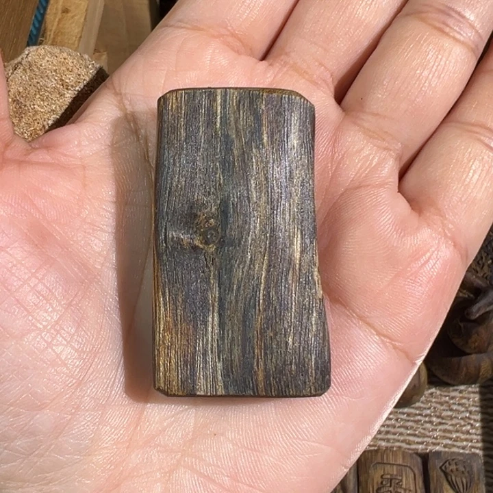 沉香沉香碎屑黑棋楠沉香牌10.2克