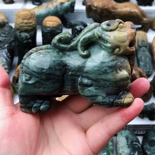 未镶嵌岫岩河磨玉（透闪石质玉）把件