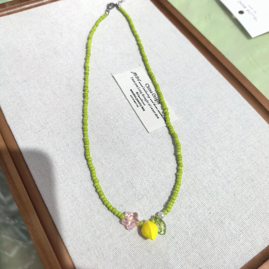 A234黄色小柠檬花花串珠项链