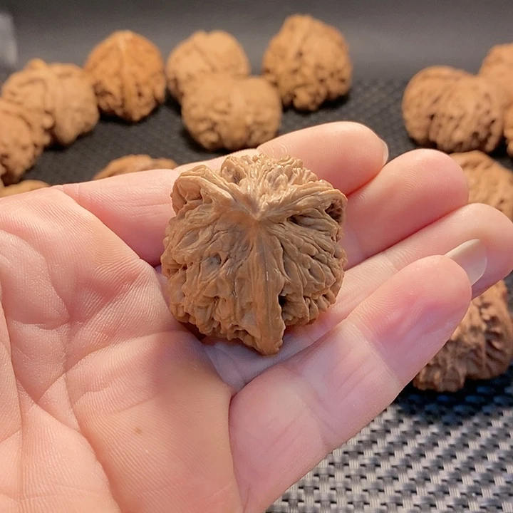 把件文玩核桃麦穗虎头三棱猫头鹰