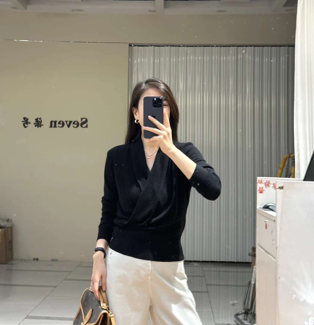 2822早秋新款交叉V领气质百搭高级感套头针织毛衣