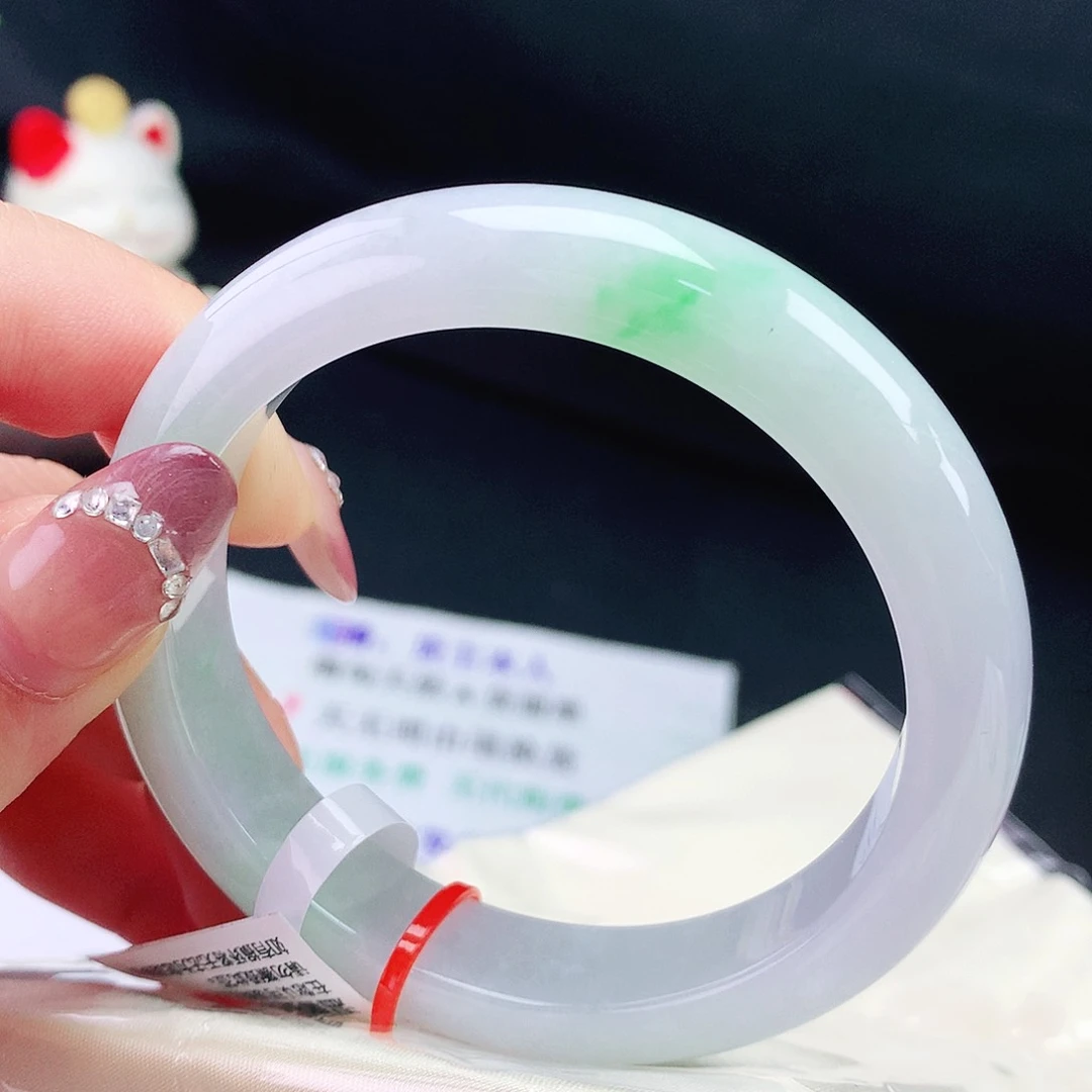 翡翠手镯未镶嵌55圈