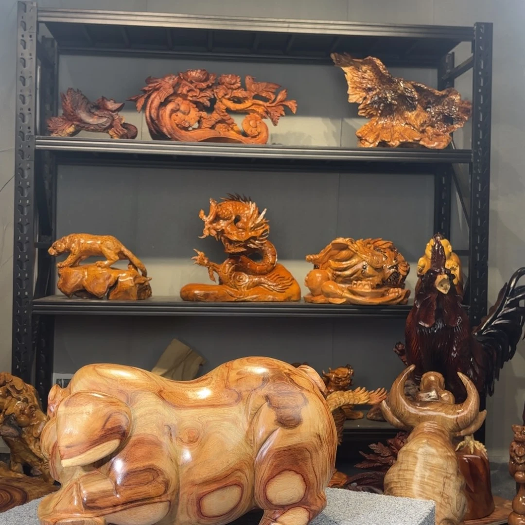 设***哥木香樟木福猪桌面摆件