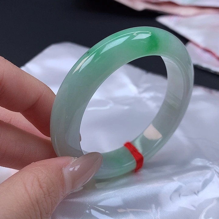 翡翠未镶嵌手镯50