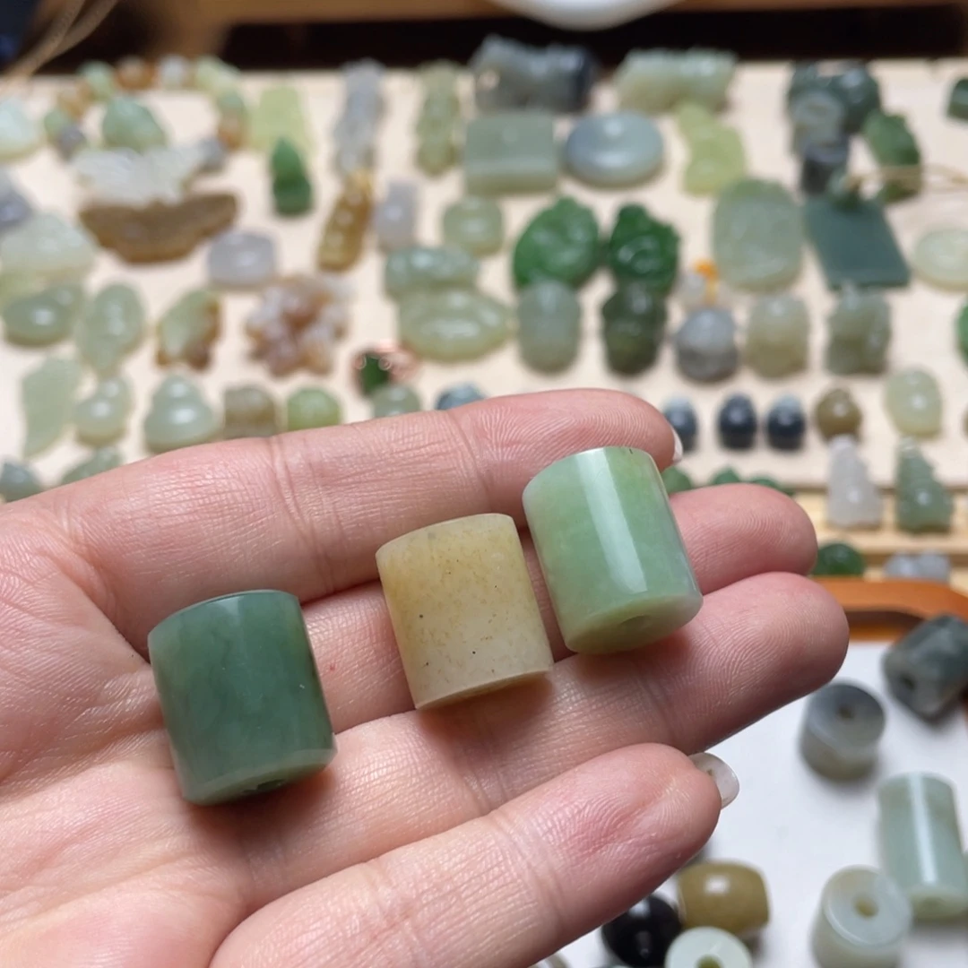 和田玉未镶嵌吊坠(不含链)一个