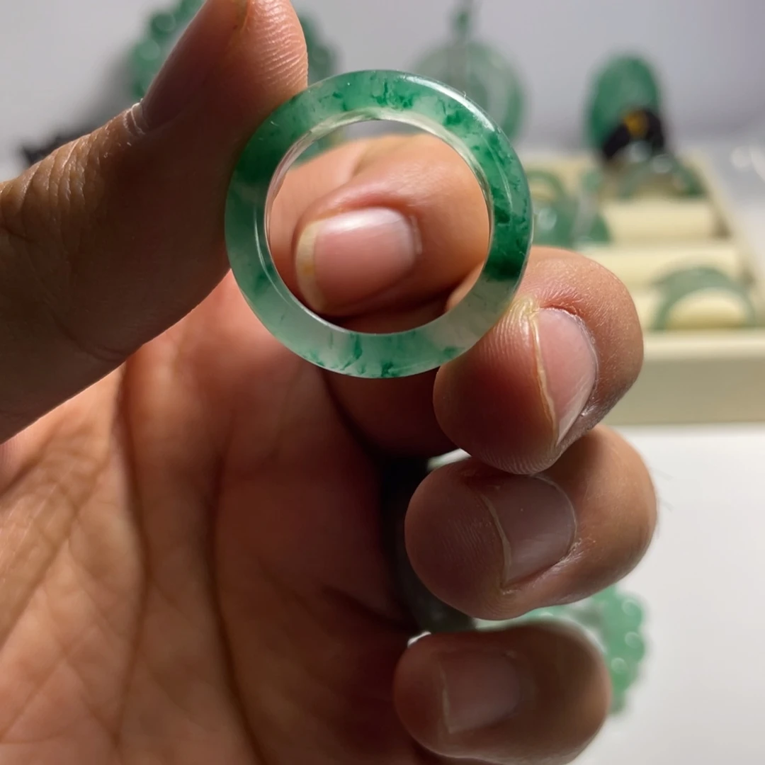 石英质玉未镶嵌颈饰