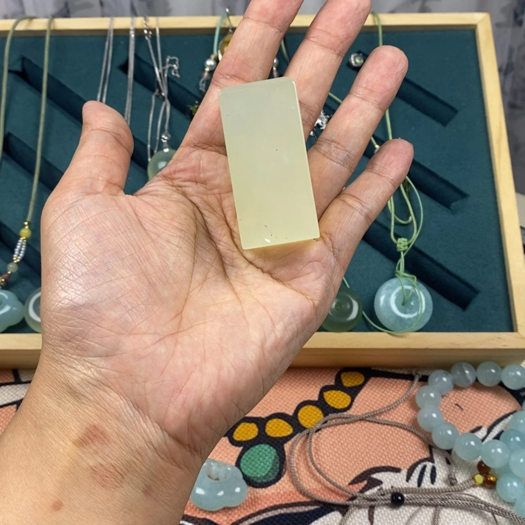 岫玉颈饰未镶嵌岫玉