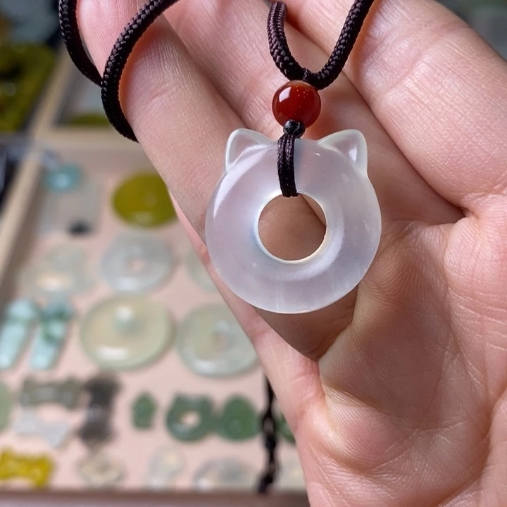 蛇纹石玉颈饰未镶嵌