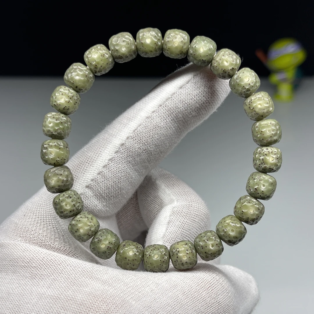 星月菩提手串 9x8 颗颗正月手工精雕龙鳞 小细星同枝石玉绿润透料