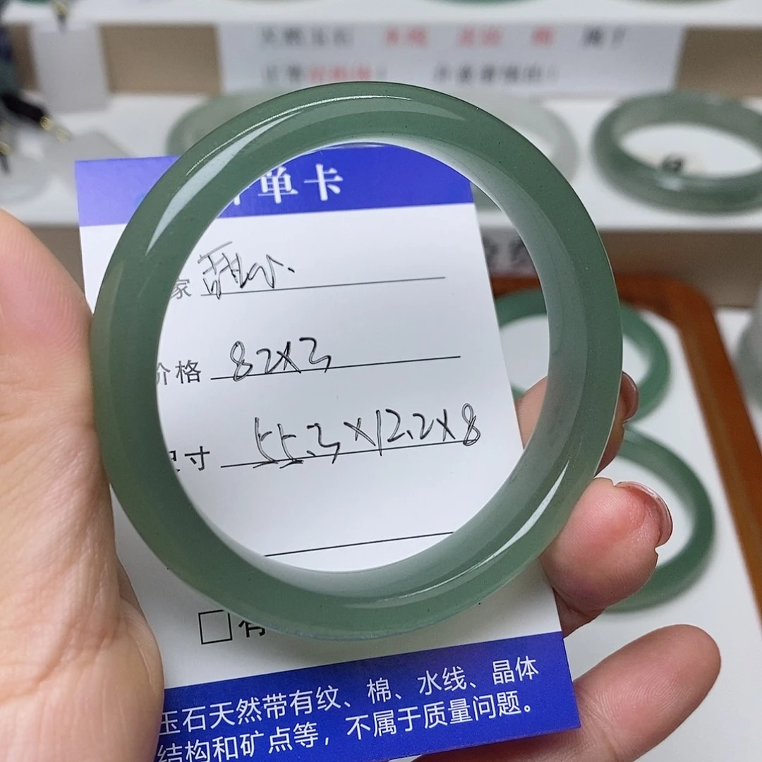 甜***心未镶嵌手镯石英质玉