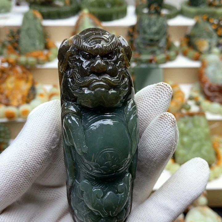 透闪石质玉未镶嵌把件