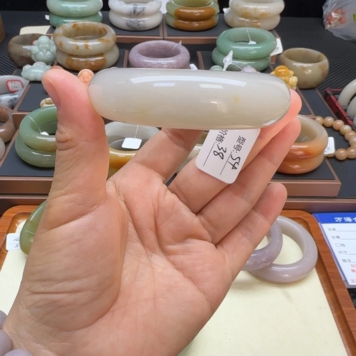 石英岩玉未镶嵌手镯
