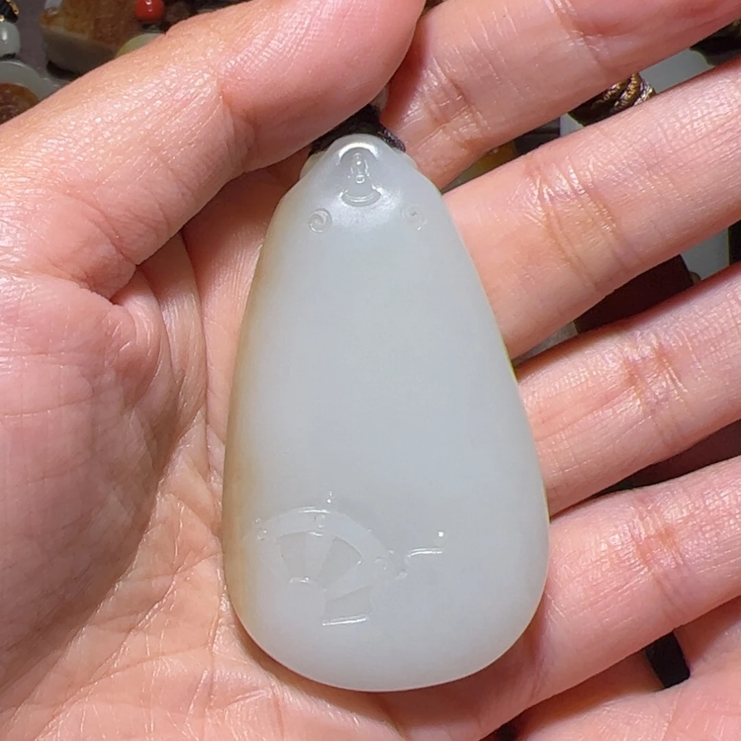 领***生和田玉未镶嵌颈饰