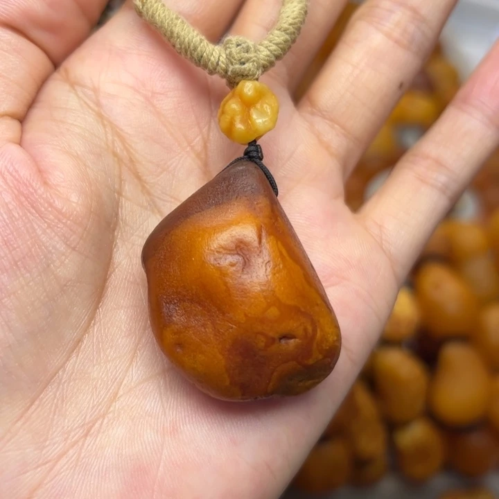 琥珀未镶嵌颈饰天然蜜蜡