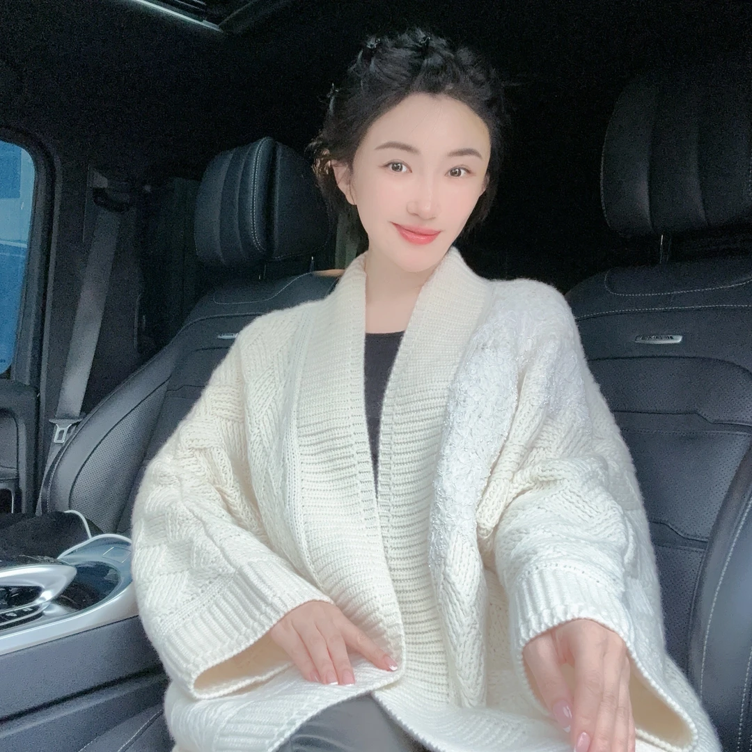 Betty Bairn【刘HAHA精选】小山羊绒外套24B-BW8135